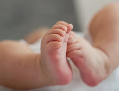 Λάρισα: Χρησιμοποίησαν το μωρό τους για κάλυψη για να πουλήσουν κοκαϊνη